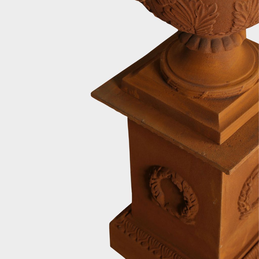 Windsor Urn & Base